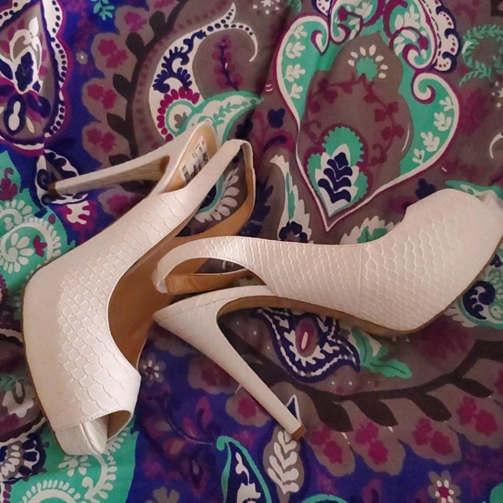 Beautiful white slingbacks